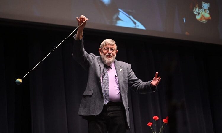 Cautiva el Premio Nobel de Física, Dr. William Daniel Phillips a estudiantes potosinos