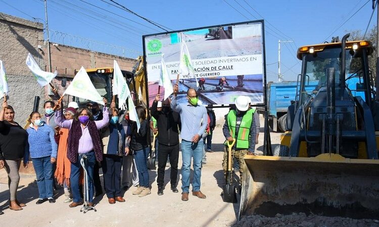 Alcaldesa dio banderazo al arranque de obra de pavimentación en cabecera municipal