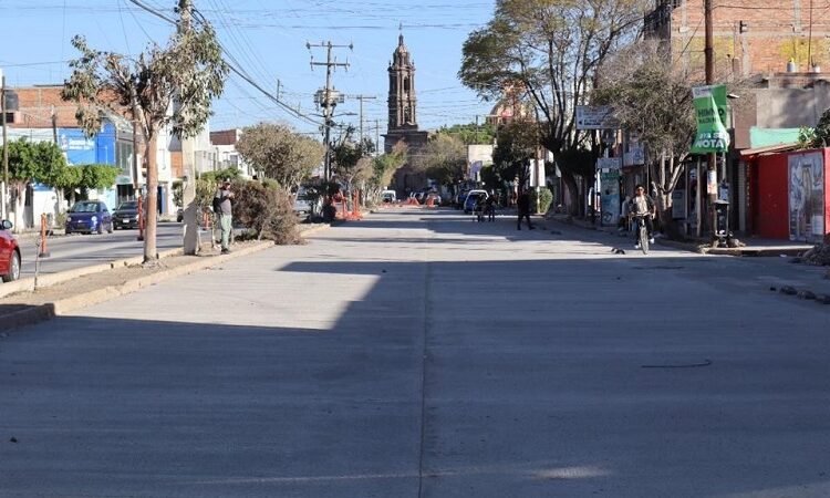 Continúan trabajos de rehabilitación en avenida Himno Nacional