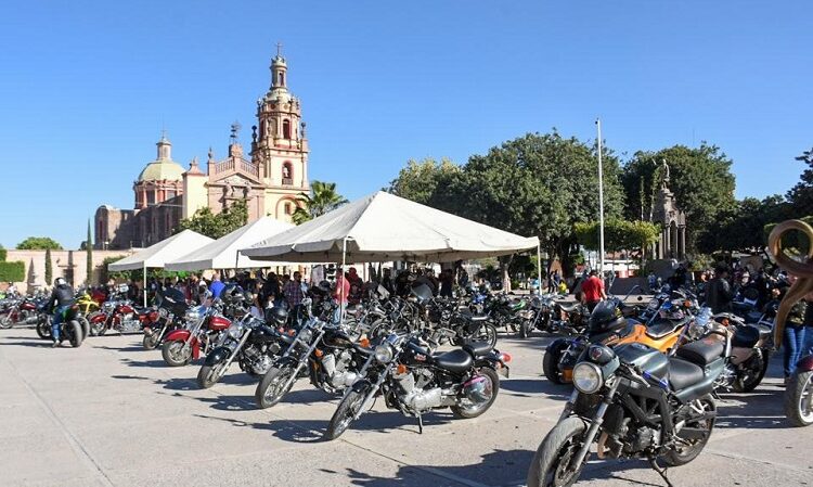Resultó un éxito la exhibición de motos en la Plaza Principal de Soledad en beneficio de las Unidades Básicas de Rehabilitación