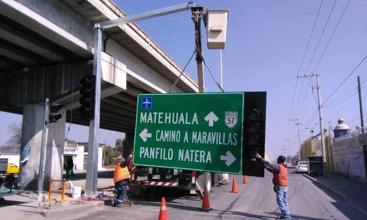 Instala Gobierno del cambio moderno sistema de semaforización en Circuito Potosí
