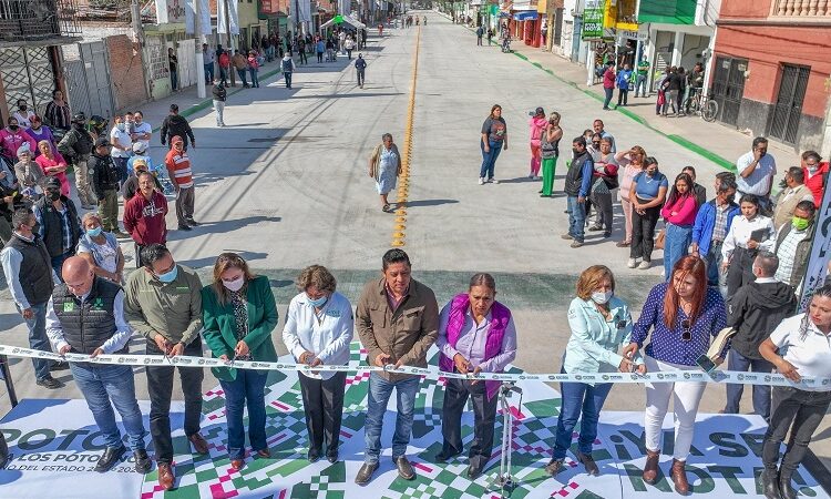 Entrega Ricardo Gallardo Cardona renovada avenida Valentín Amador en SGS