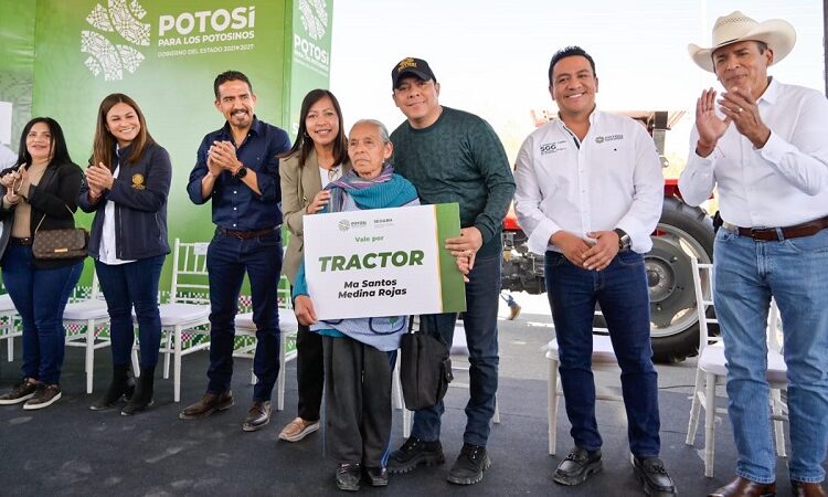 Entrega Ricardo Gallardo Cardona más apoyos agropecuarios en el Altiplano