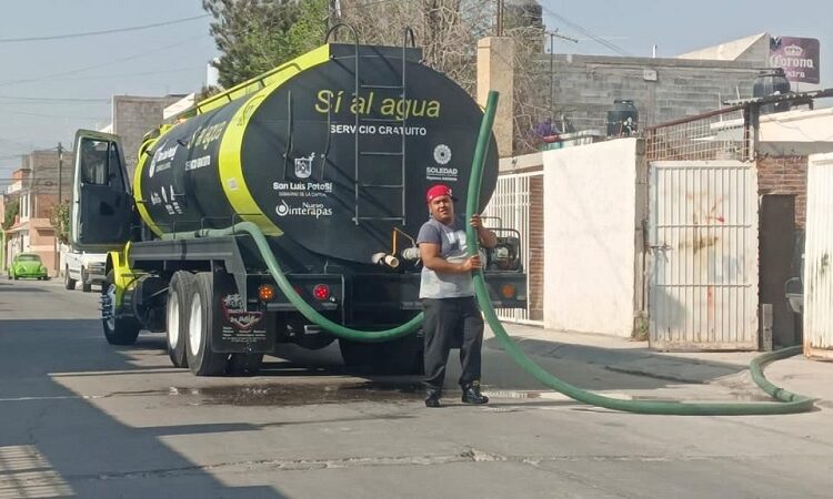 Este viernes, 30 colonias de San Luis Potosí son atendidas con el servicio de reparto de agua