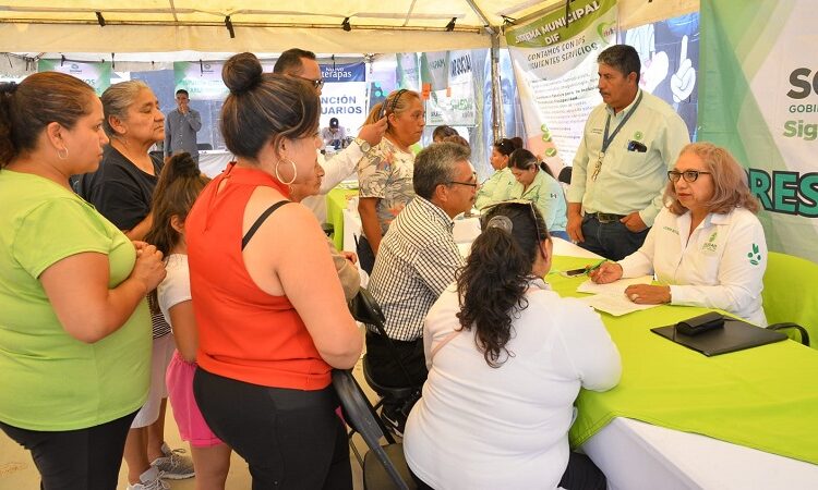 En la colonia Central de Maquinaria, alcaldesa Leonor Noyola lleva programa de limpieza y atención ciudadana