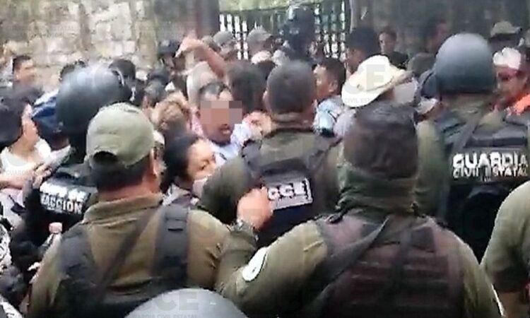 Guardia Civil desaloja a invasores de predios en San Vicente Tancuayalab