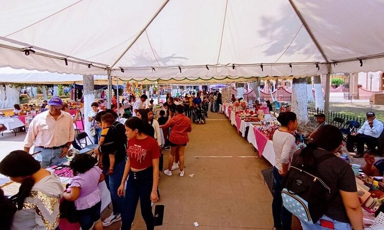 Merkdito de la Emprendedora y del Emprendedor en Villa de Reyes por el Día del Padre.